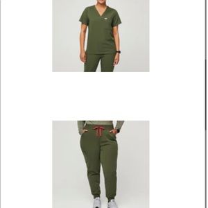 WOMENS SIZE MEDIUM OLIVE GREEN FIGS SCRUBS TOP AND JOGGER BOTTOM💚💚💚💚